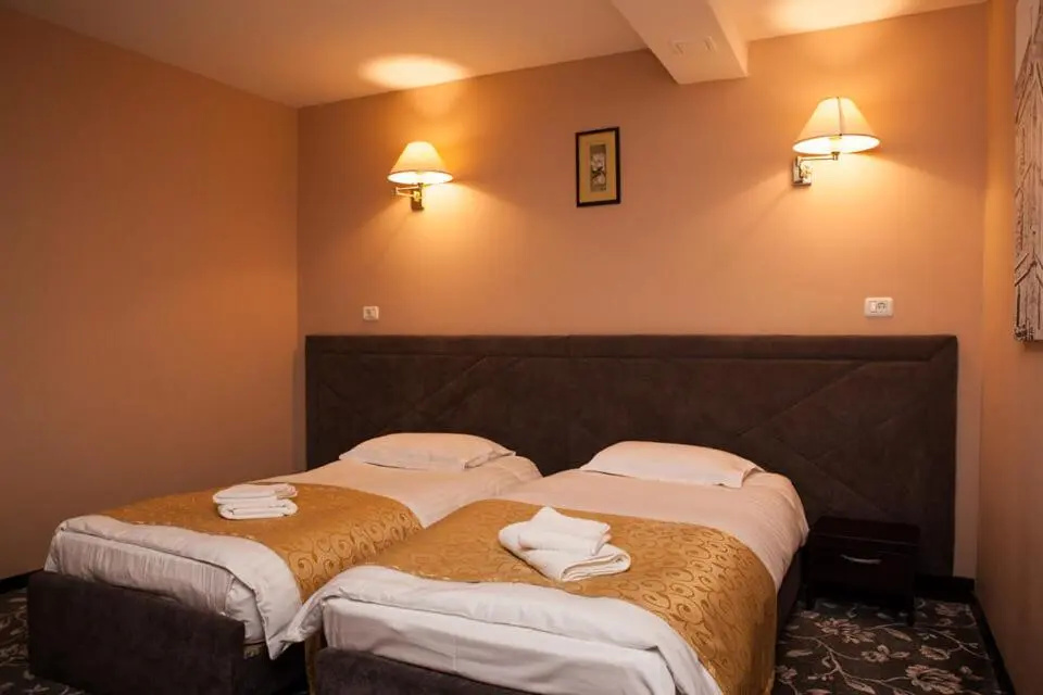 Double room (full double bed)