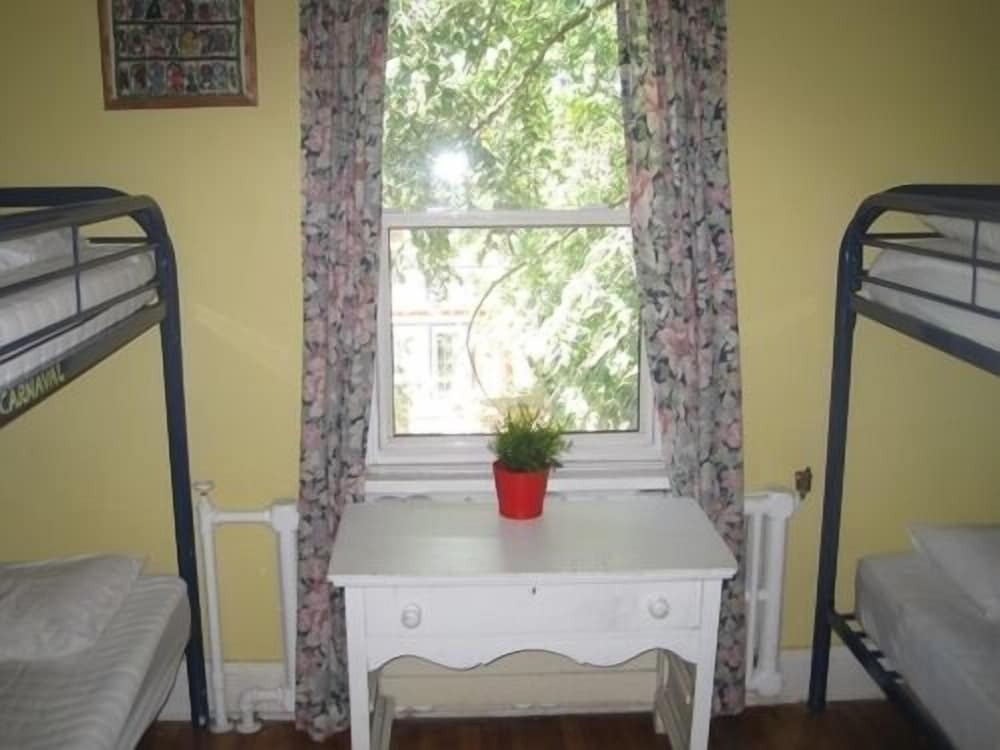 Ottawa Backpackers Inn by null