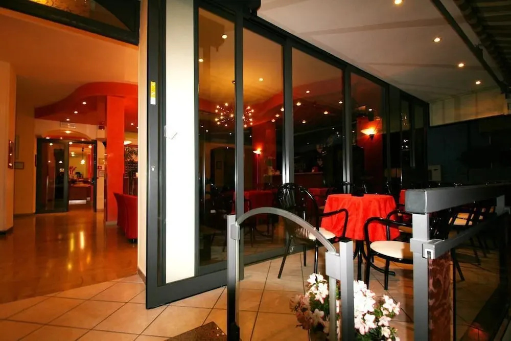 Hotel Dusseldorf - 5