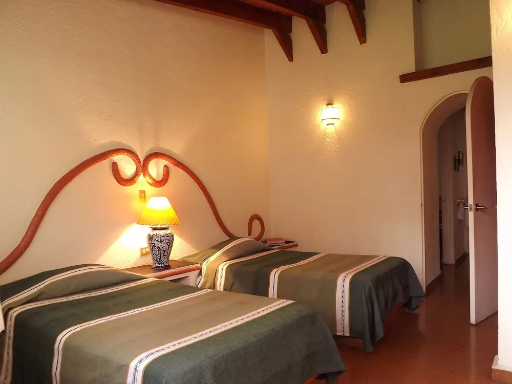 2 Bedrooms Villa