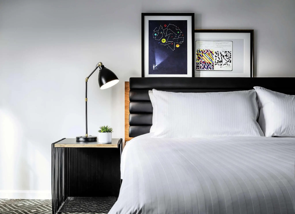 Deluxe Double room (full double bed)