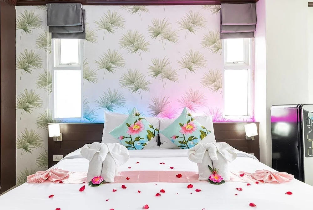 The Chic Patong — 3