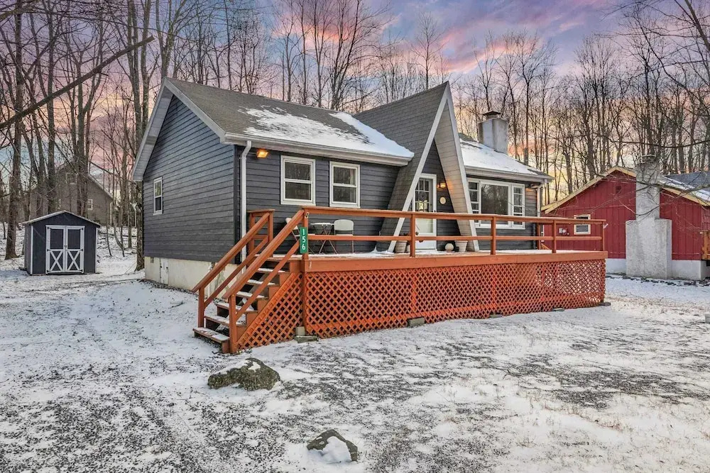 The Pines Cozy Arrowhead Lake Escape With Pools and Outdoor Adventures