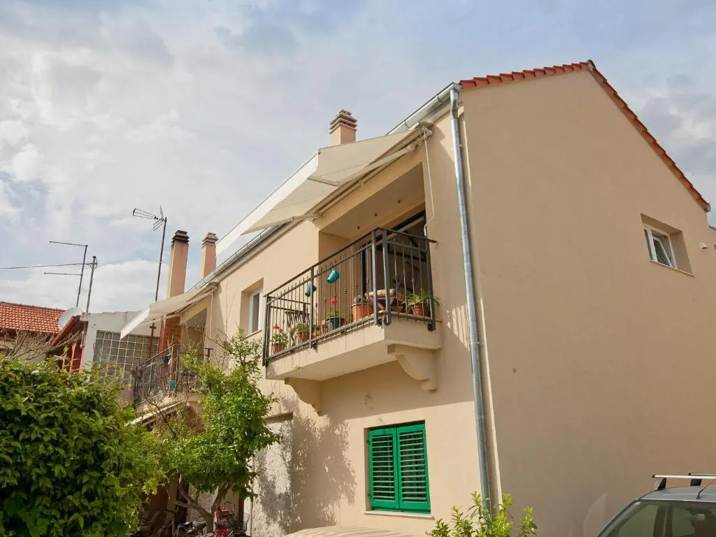 Apartment with garden view