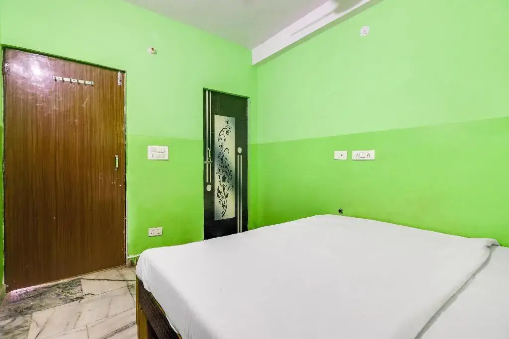 Dev Guest House by OYO Rooms