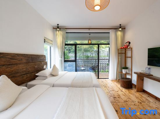Standard Double room with mountain view (full double bed)