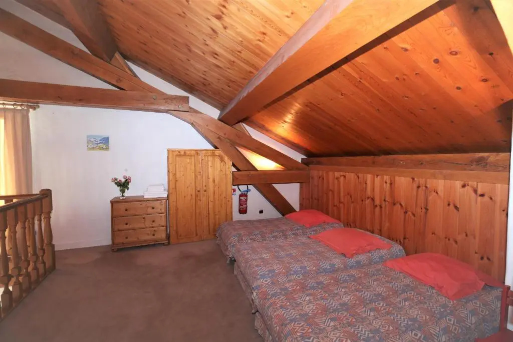 Voir la photo 3 — Duplex Carline 185m2 - 7 rooms - Living room with large fireplace and frame