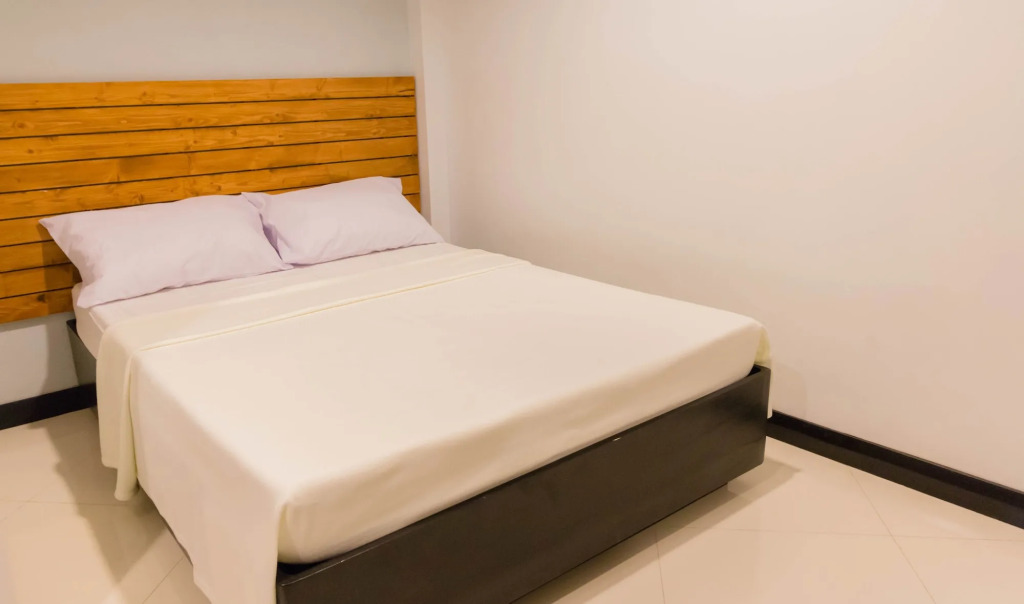 Mahogany Tourist Inn