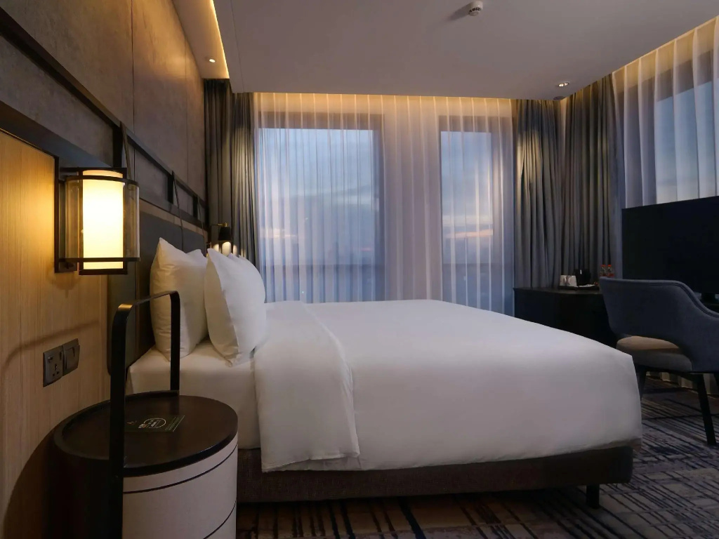 Superior Double room with city view (full double bed)
