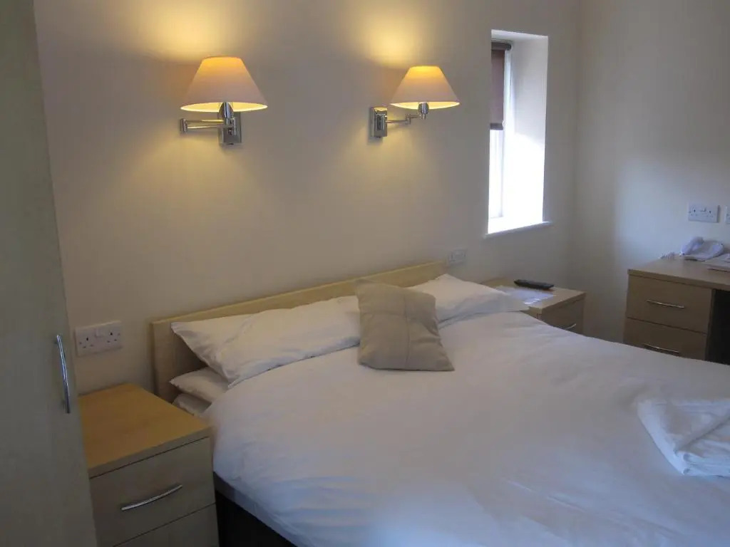 Double Suite full double bed