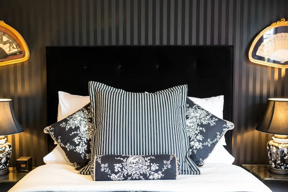 Double Apartment (full double bed)