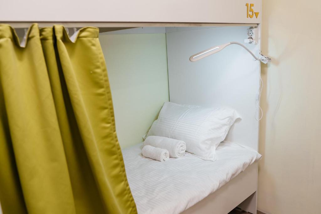 Кровать в общем номере (женский номер) в Sunny hostel