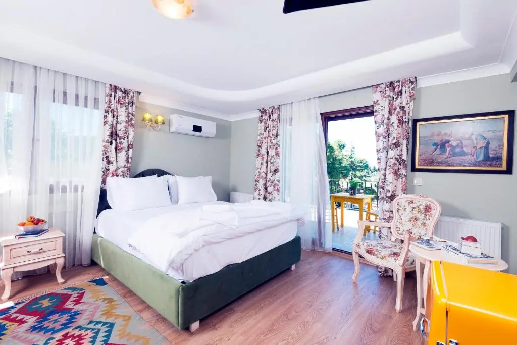 Deluxe Double room with balcony and with sea view (full double bed)