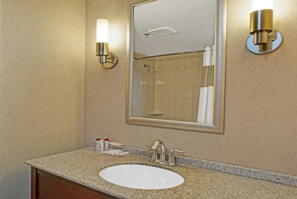 Ramada by Wyndham Niagara Falls/Fallsview - Chambres