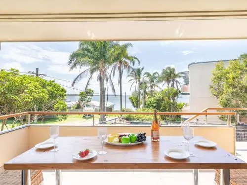 1 'Kooringal', 105 Soldiers Point Road - waterfront unit wth aircon