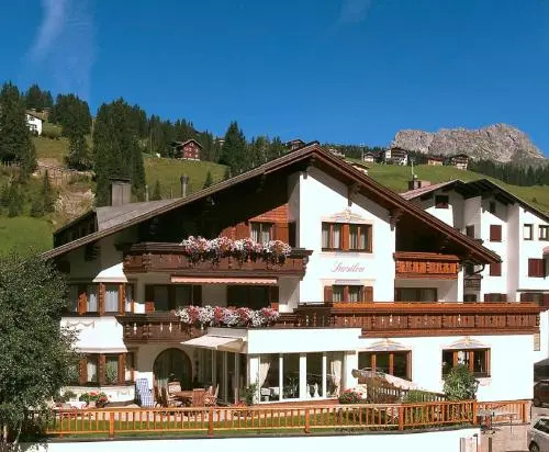 Hotel Garni Sursilva