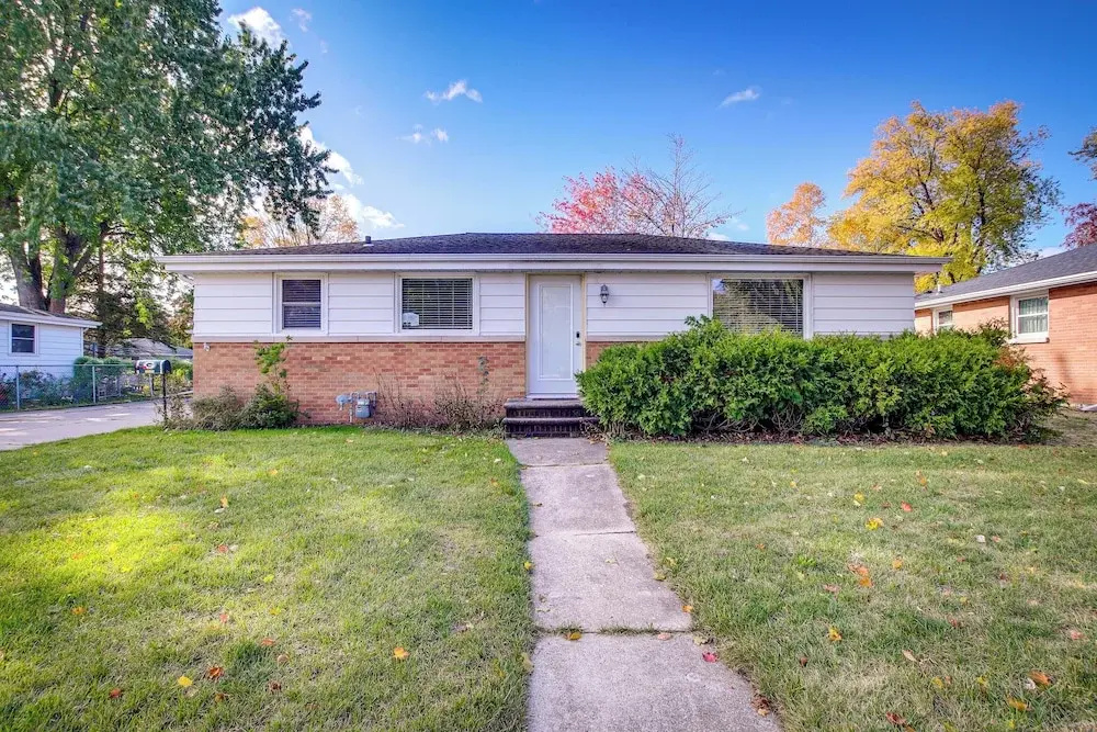 Green Bay Vacation Home: Half Mi to Lambeau Field!