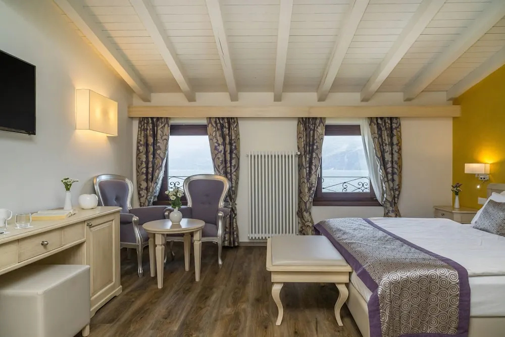 Lake Front Hotel Brenzone - Chambres