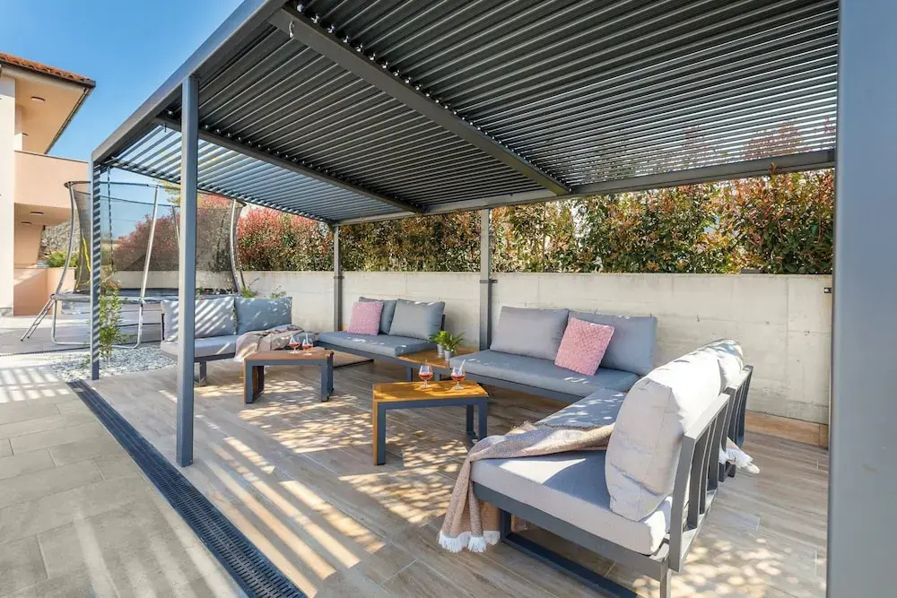Lovely Family Bungalow With Private Pool