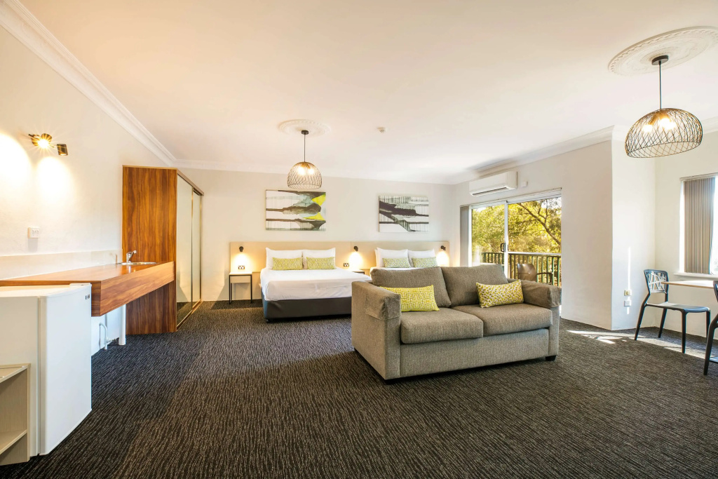 Lobby & Reception