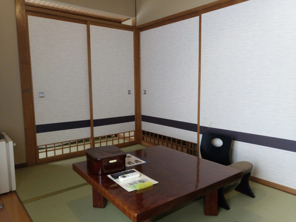 標準四人房，配有大床