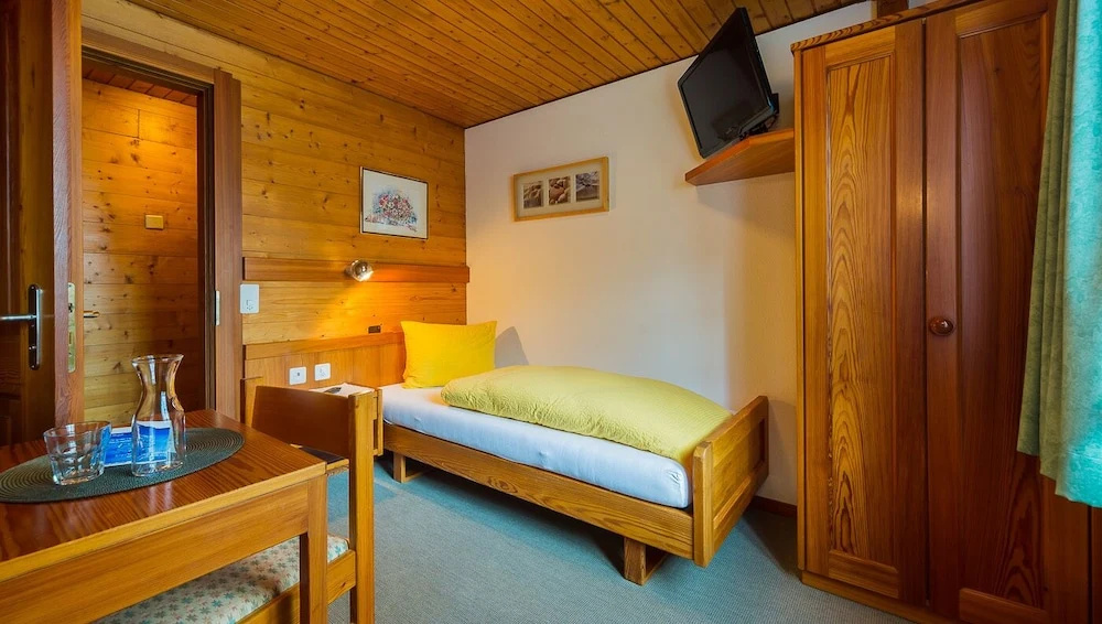 Economy room