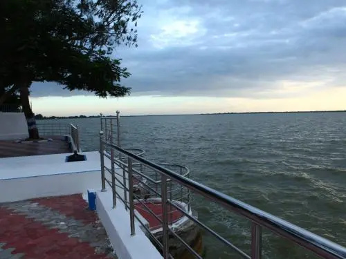 Beach & Waterfront