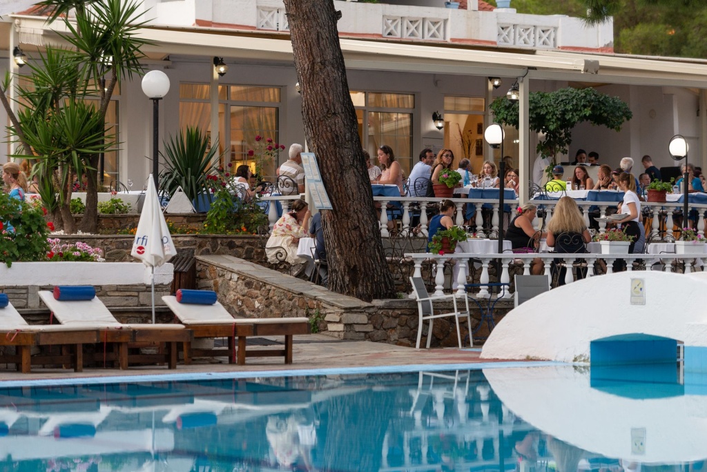Porfi Beach Hotel - 4