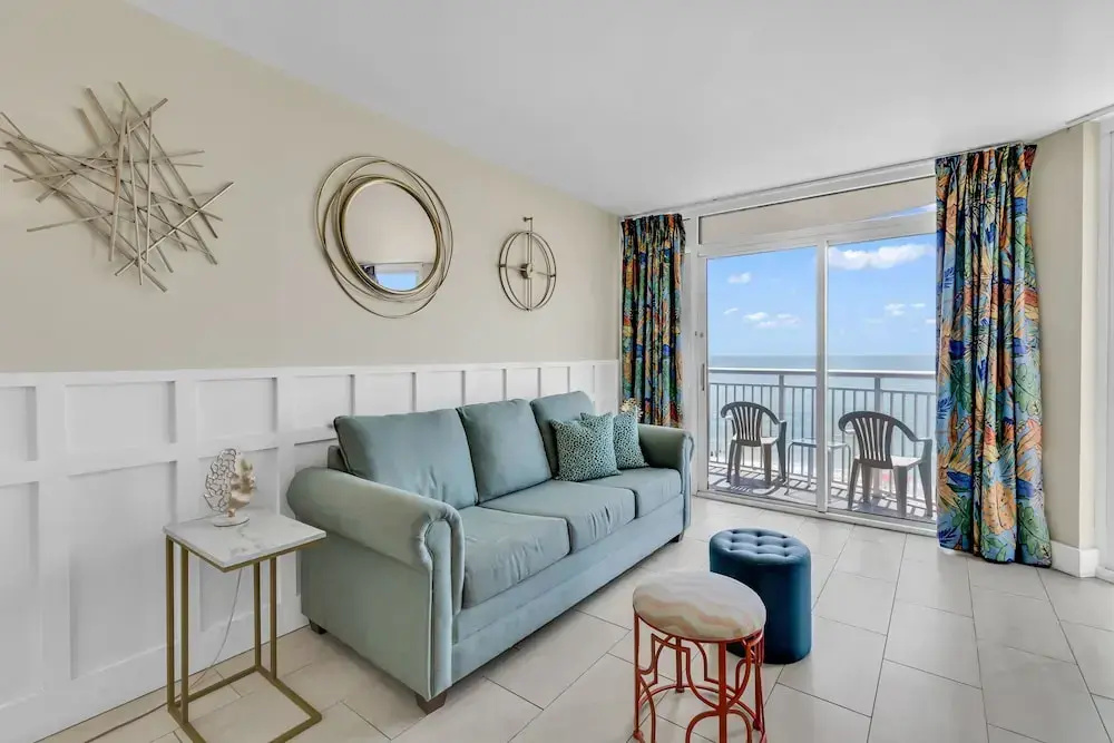1 Bedroom Standard Family room with balcony and with ocean view