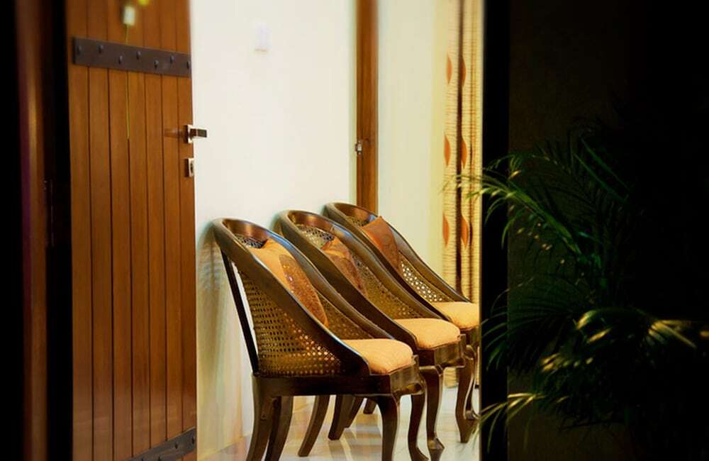 Airport Villa