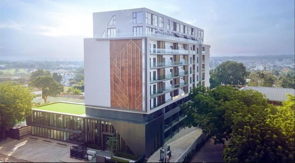 Peravi Suites at The Lennox