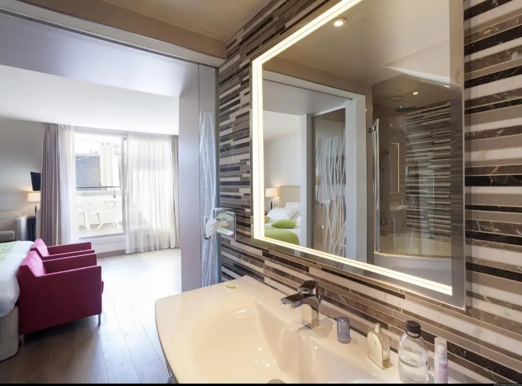 Superior Double room (full double bed)