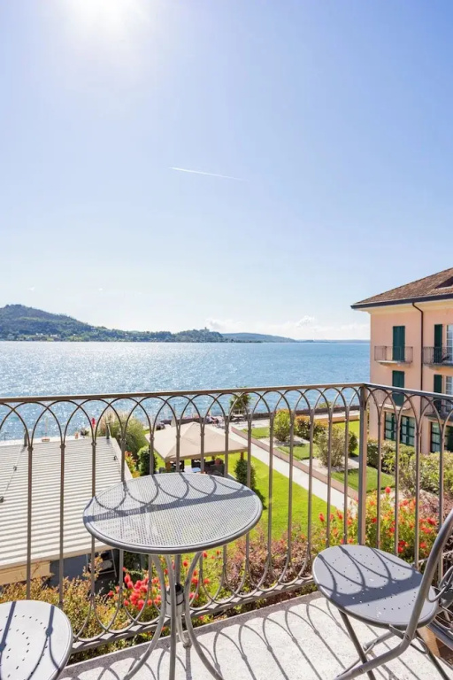 Standard Family room with lake view