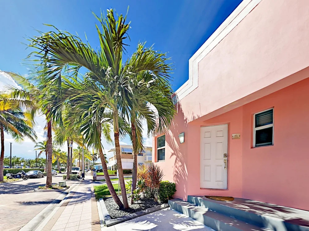 Limescape - One Block From Boardwalk! 1 Bedroom Cabin
