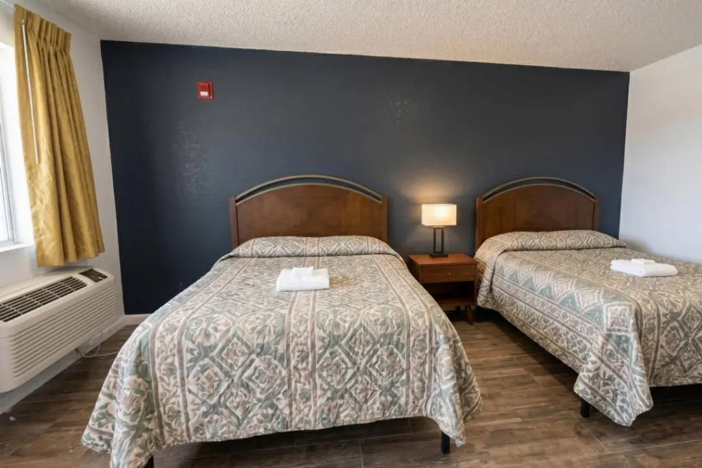 Garland Inn & Suites near Dallas TX — фото