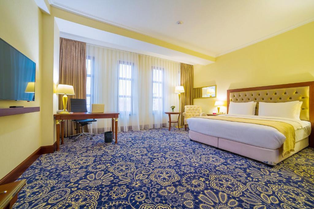 Двухместный номер Superior двуспальная кровать в Ramada by Wyndham Almaty