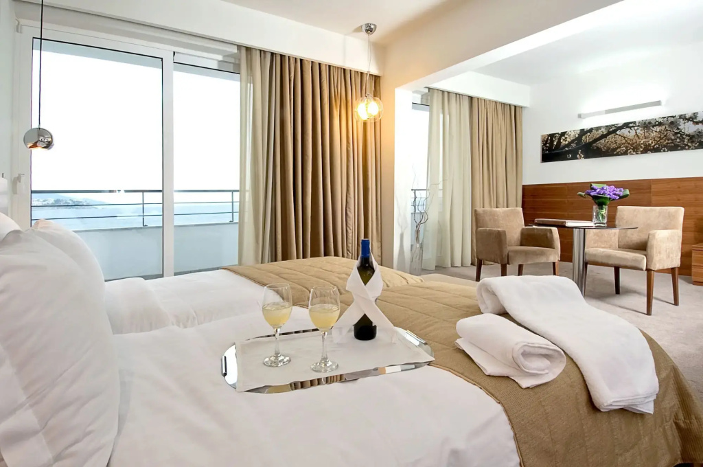 Lucy Hotel - Général