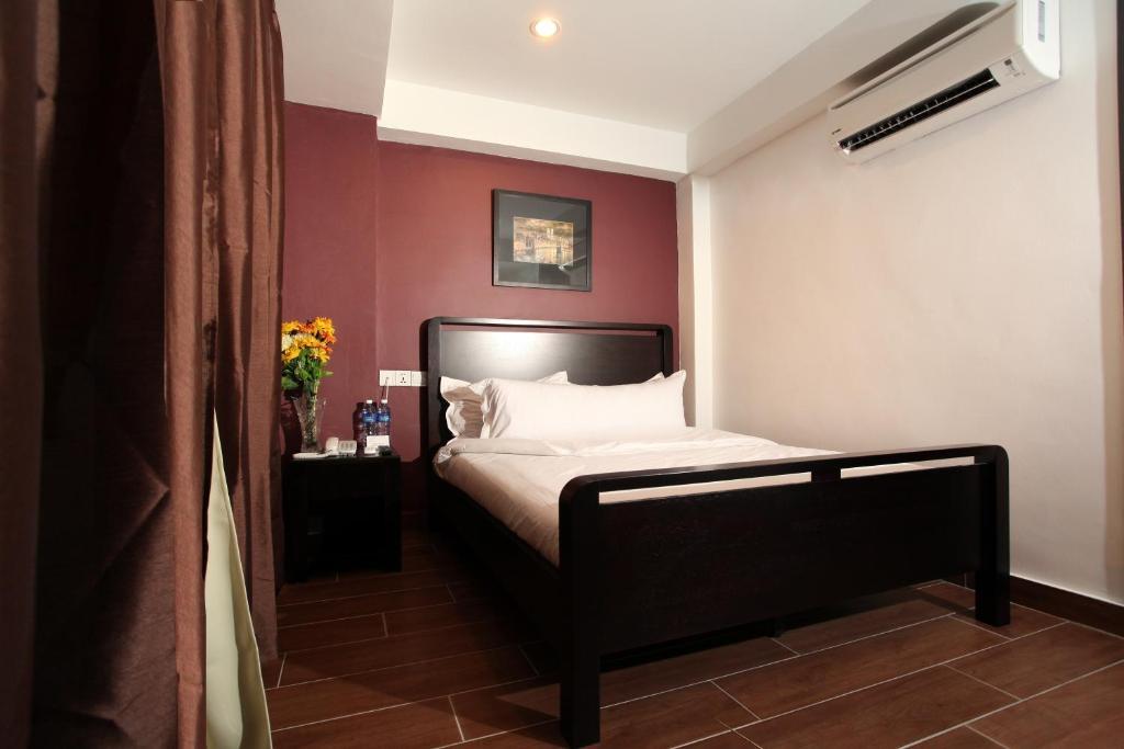 Crossroads Hotel