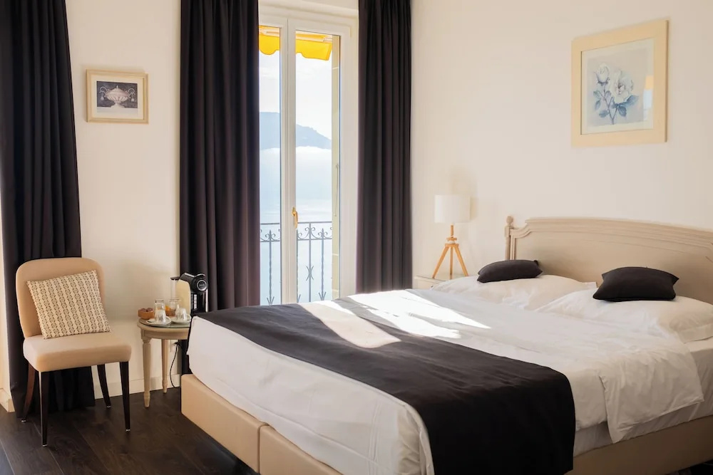 Standard Double room with balcony and with lake view (full double bed)