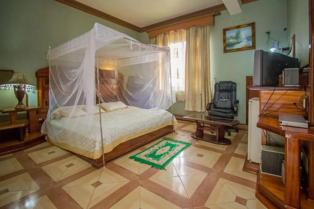 Deluxe Double Suite with garden view full double bed