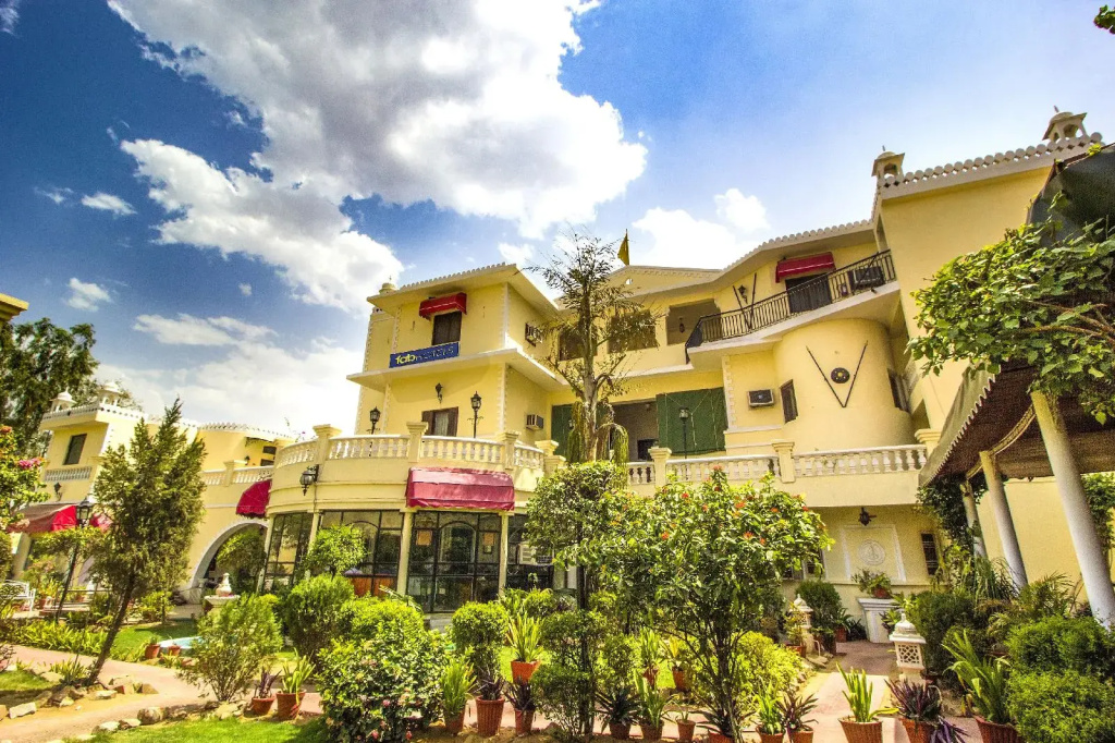 FabHotel Sugan Niwas Palace Bani Park