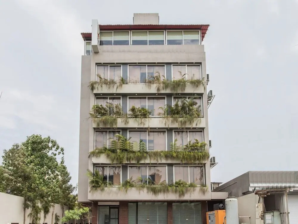 Capital O 15445 Hotel Sheekhar Inn