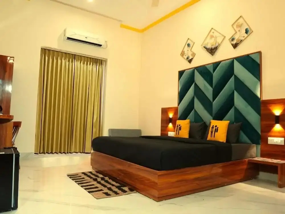 Superior Double room with balcony (full double bed)