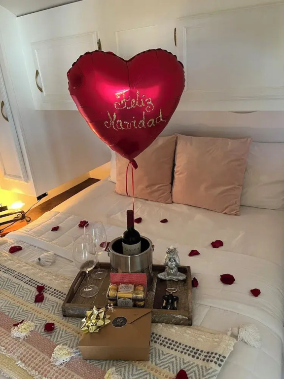 El Camper with private pool — фото 6