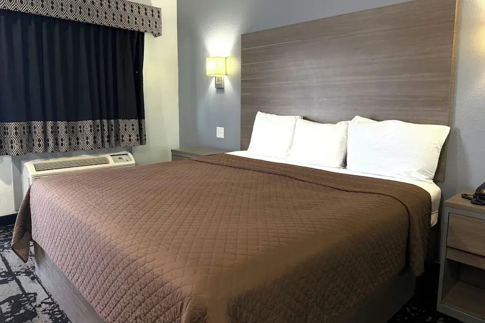 Standard Double room with balcony (full double bed)