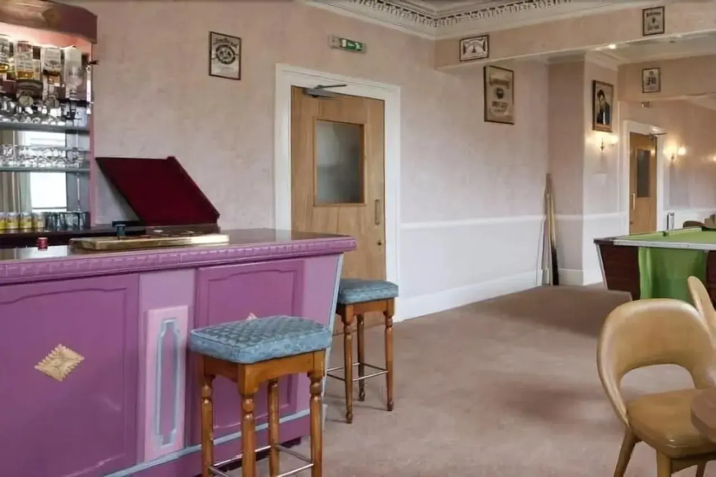 Waverley Hotel
