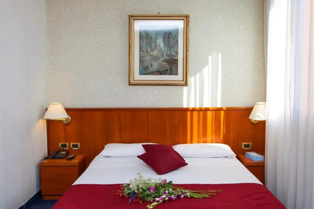 Double room (full double bed)