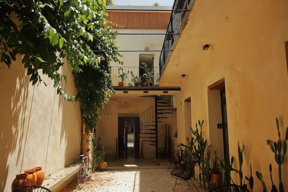 FIXIE LOFTS - Colonial Villa Suites with Pool