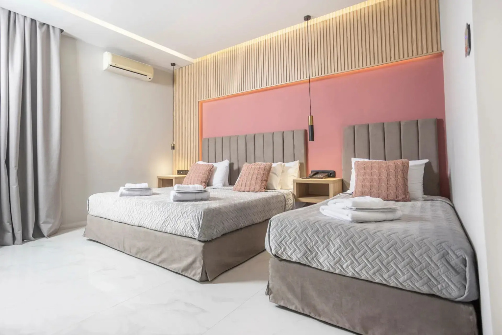 Superior room with pool view