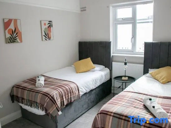 Art Deco Stylish 3 Bed Apartment